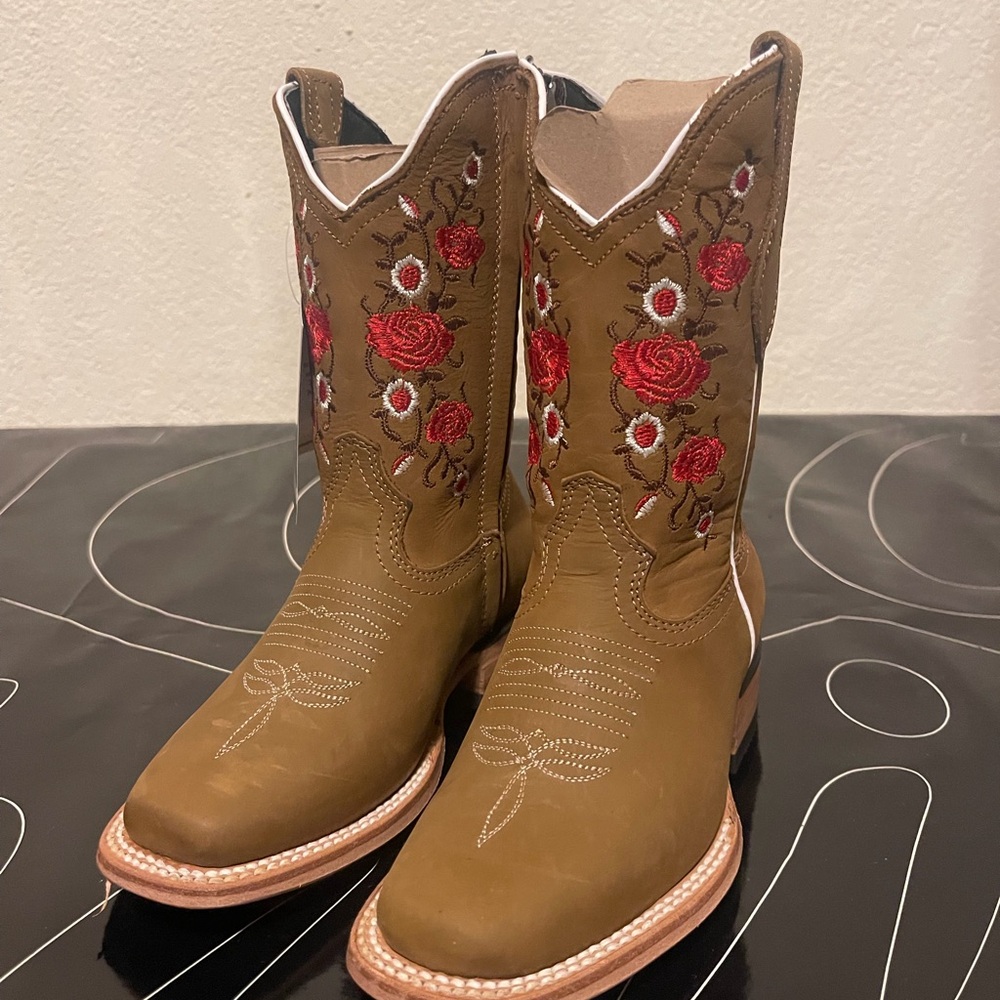 Embroidered Floral Western Boots - Brown and Red